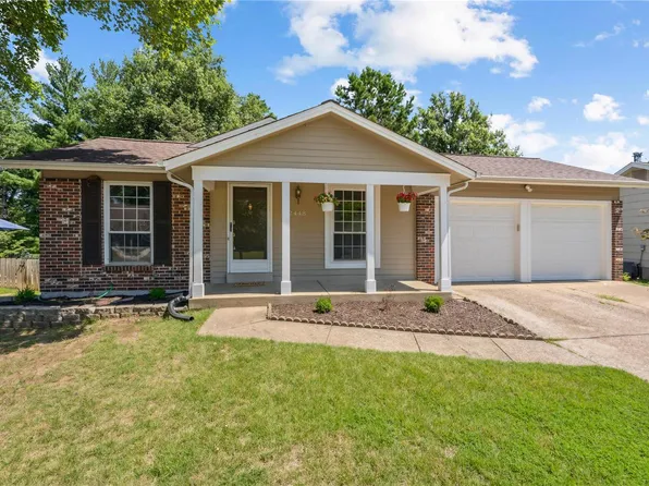 2448 Pheasant Run Dr, Maryland Heights, MO 63043