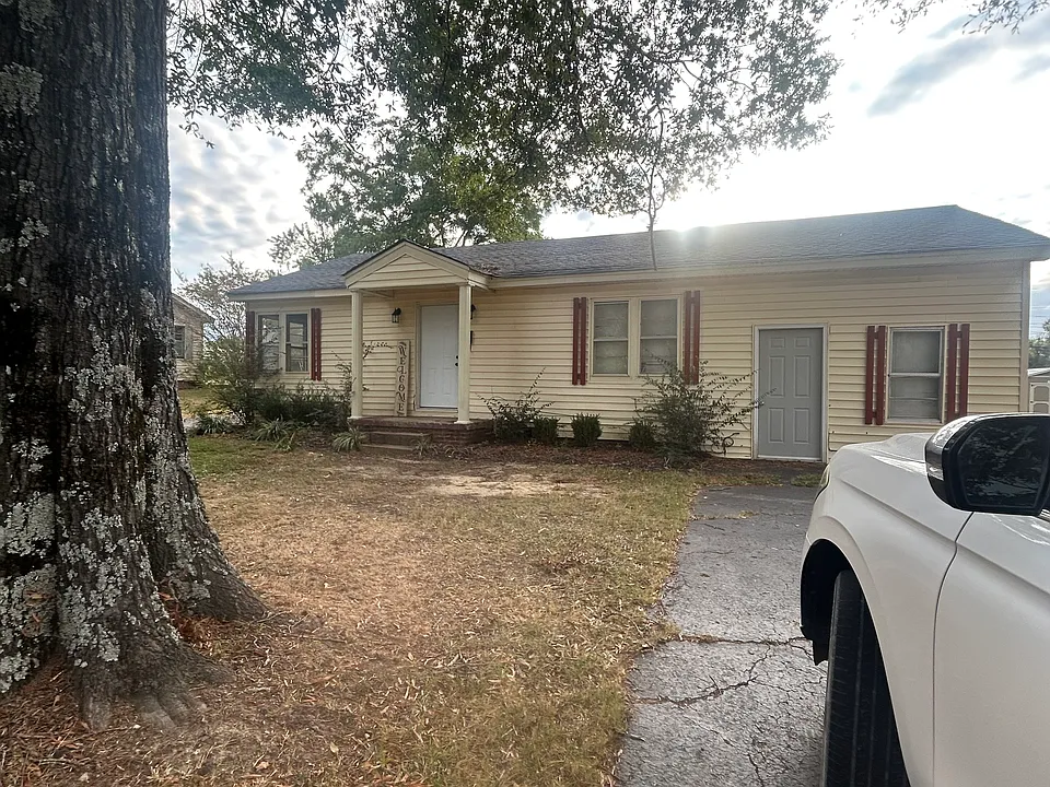 104 Magnolia Dr