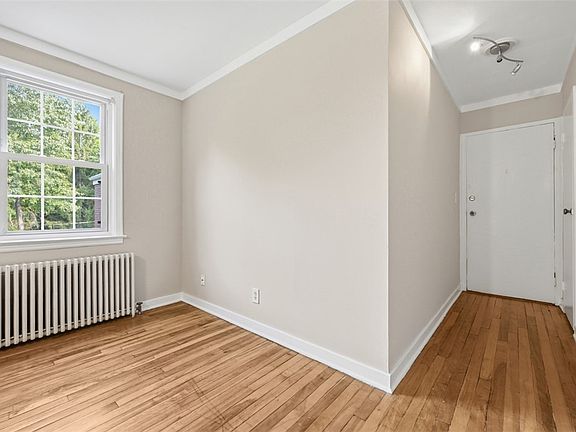 5th image of 838 Thorn St APT 39