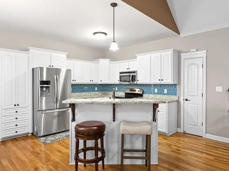 2226 Fairfax Dr — Photo 16
