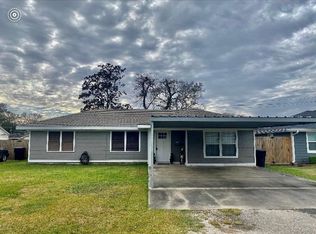 608 S 8th St, Nederland, TX 77627