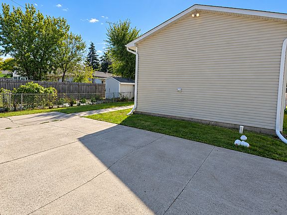 4th image of 808 Peach St APT 2