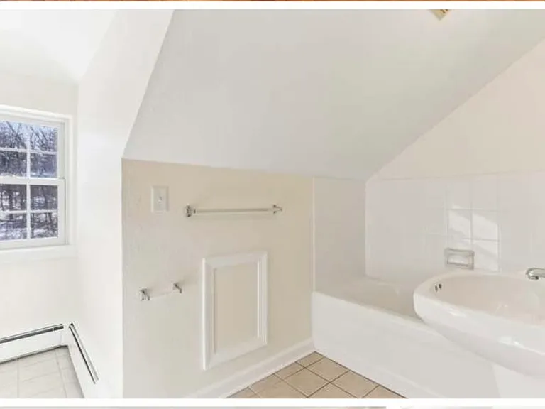 27 Elm Rd #D — Photo 5