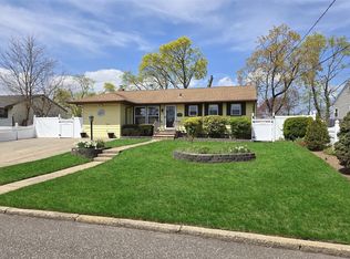 17 E Chestnut St, Central Islip, NY