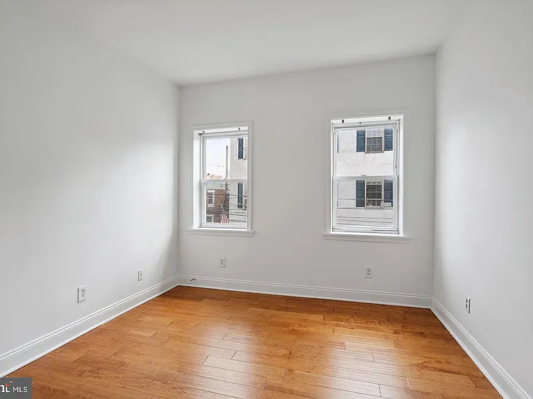 1563 E Hewson St — Photo 10