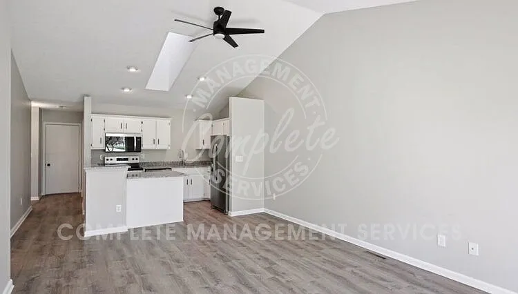 8327 Victoria Dr — Photo 9