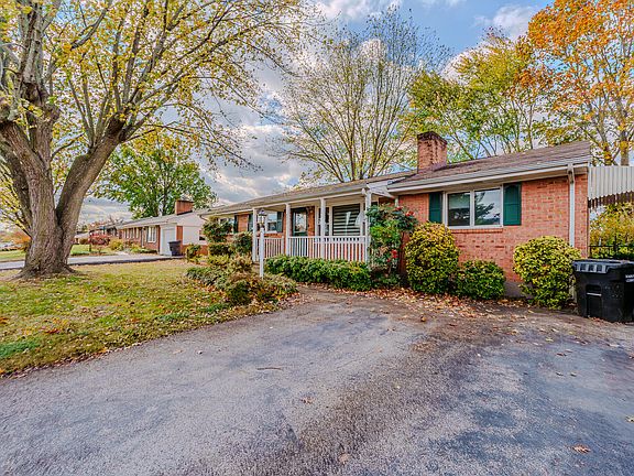 2nd image of 5570 Meadowcrest St