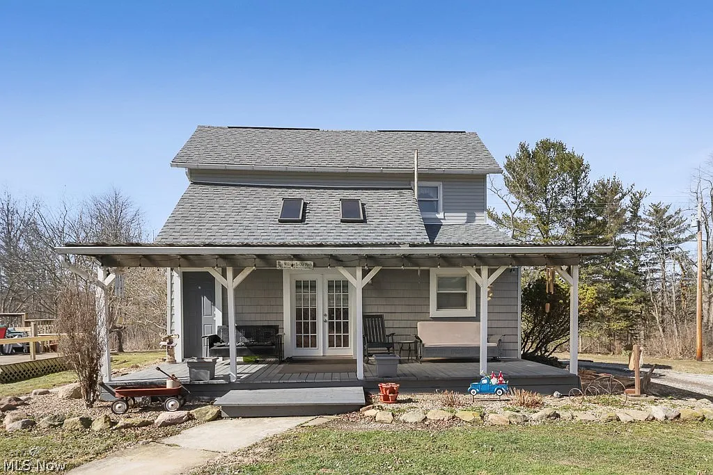 6686 Mahoning Ave NE photo 1