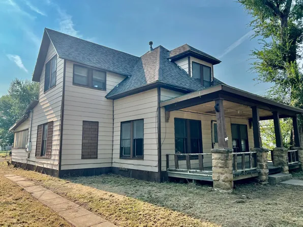 713 N 16th St, Independence, KS 67301