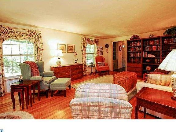 5th image of 4 Yorkridge Trl