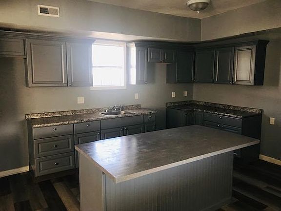 5th image of 909 Marion Ave