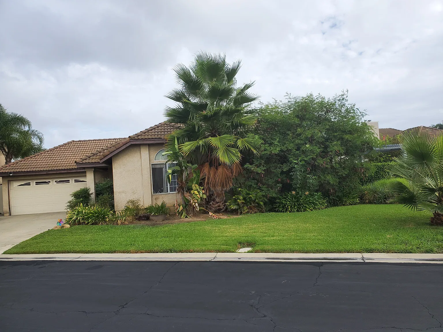 Los Lagos, Pomona — Photo 1