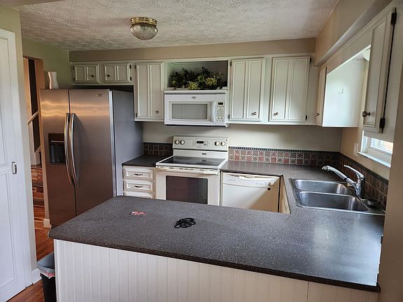 3rd image of 8217 Glencrest Dr