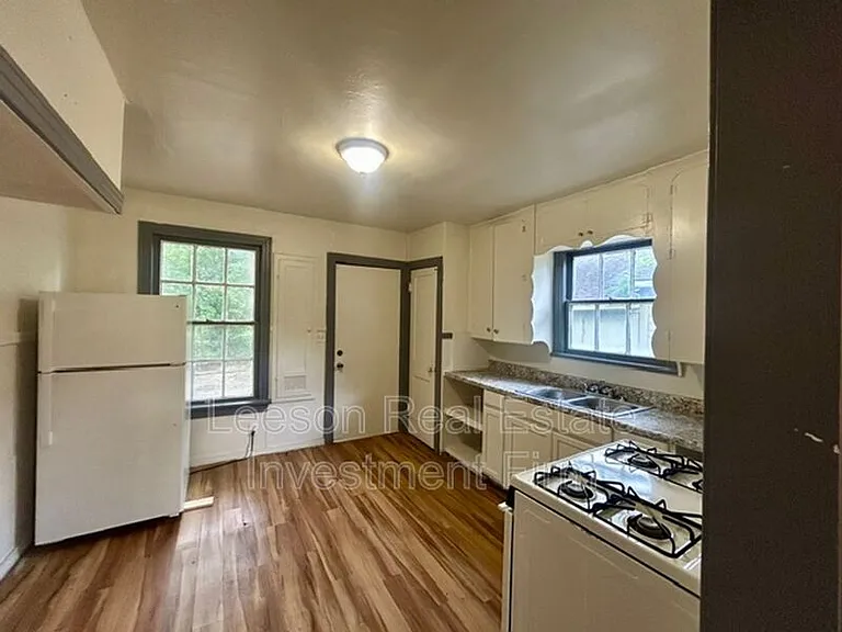 3407 Lillian St — Photo 9