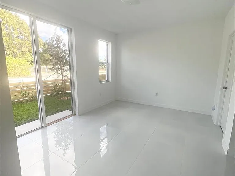 24650 SW 129th Ave — Photo 3