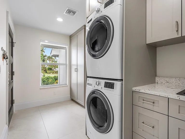 11863 Lake Shore Pl — Photo 32