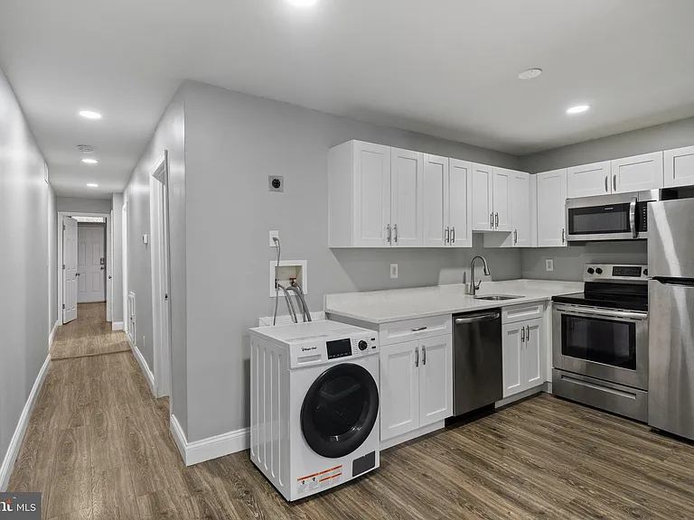 823 Newington Ave #1 — Photo 4