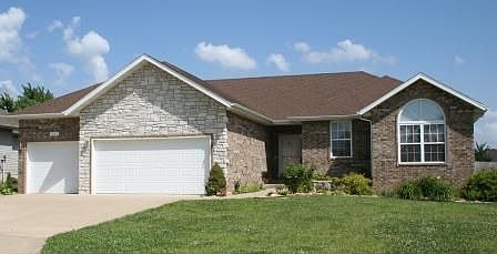 Welcome to 3884 S Hemlock!