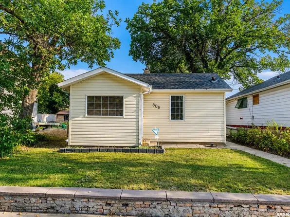 806 Stadacona STREET W, Moose Jaw, SK S6H 2A6