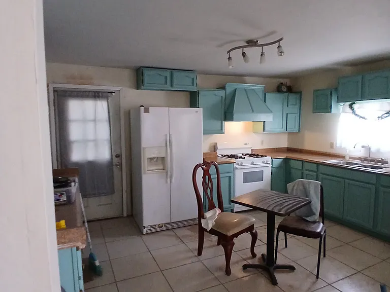 524 Cameldale Dr #B — Photo 8