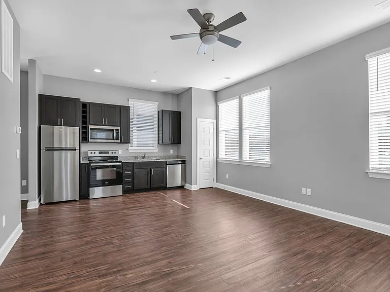 2105 Bailey Ave — Photo 13
