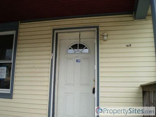 5th image of 209 Swalm St