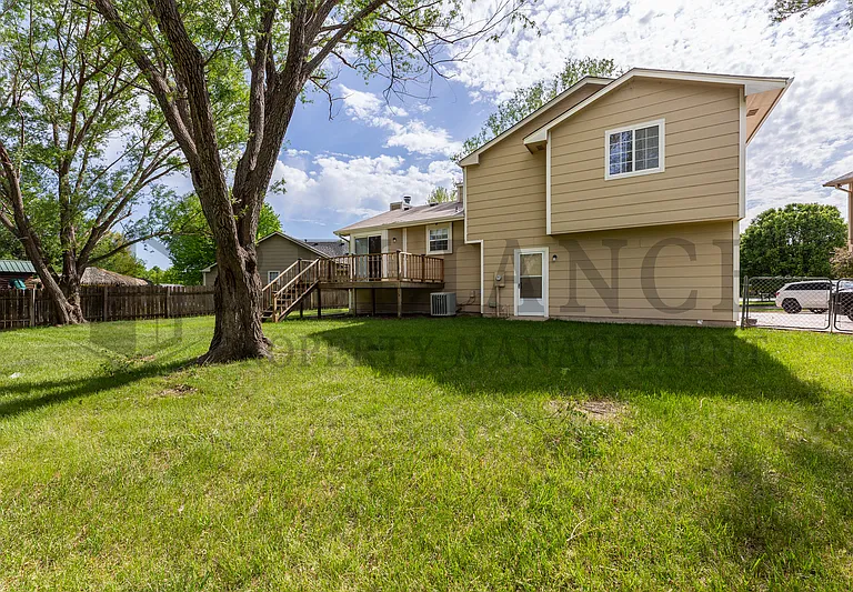 8502 W Westlawn Cir — Photo 2