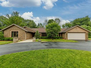 18170 Lamplighter Ln, Brookfield, WI 53045