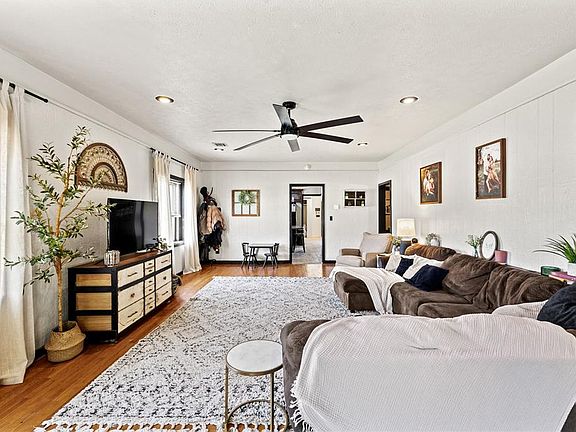 4th image of 621 N 2nd St