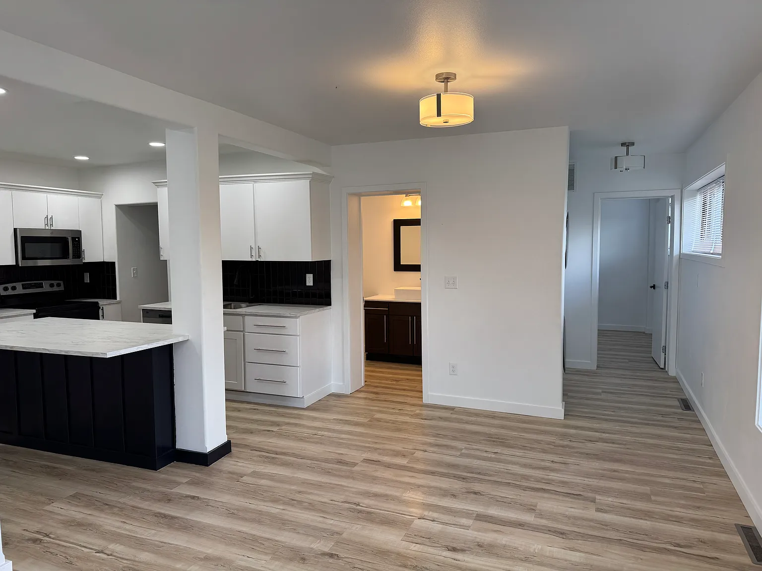 3 bed, 800 sqft, $1,200 — Photo 3