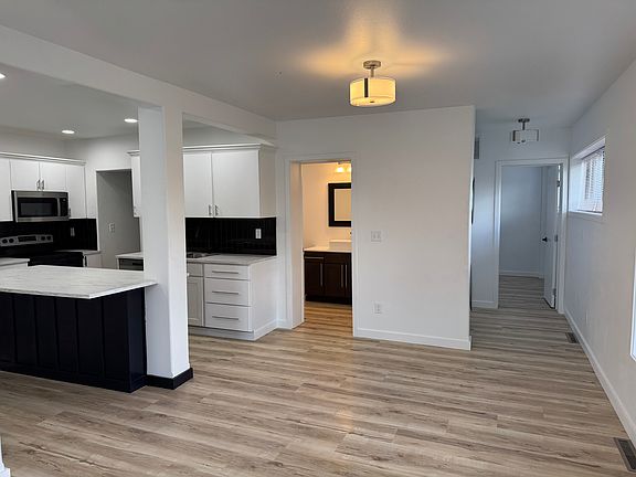 3rd image of 802 W Kemp Ave #1