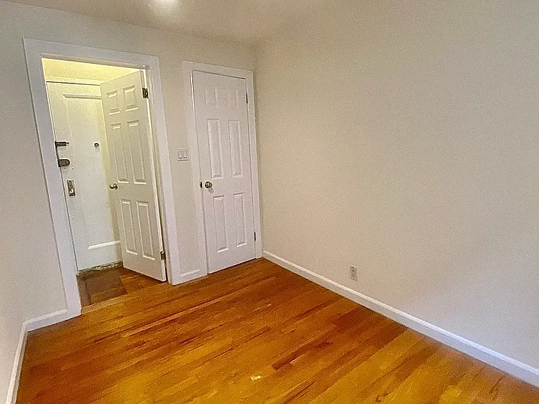 233 E 50th St #5 — Photo 4