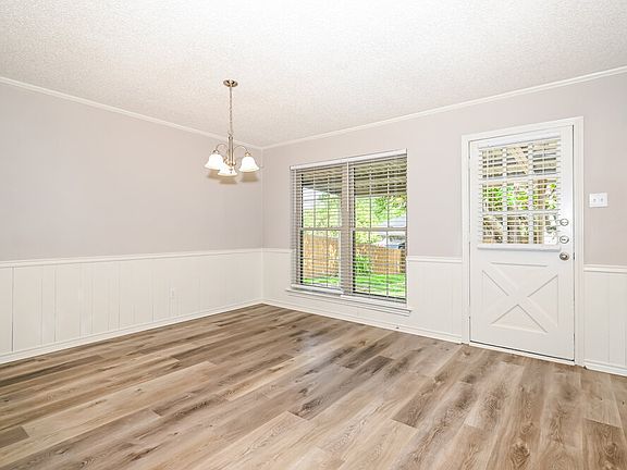 5th image of 708 Village Grn