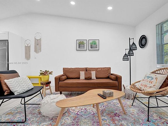 4th image of 1345 N Andrews Ave #1