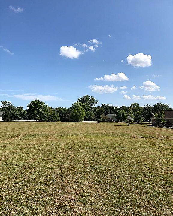 1st image of 5 Meadowcreek Dr
