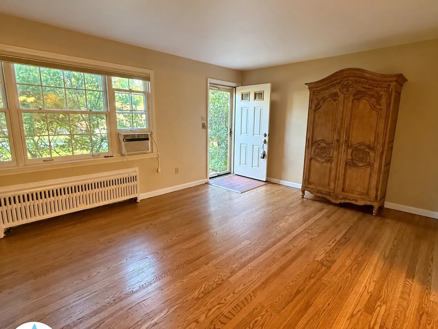 3 bed, 1886 sqft, $4,500 — Photo 2