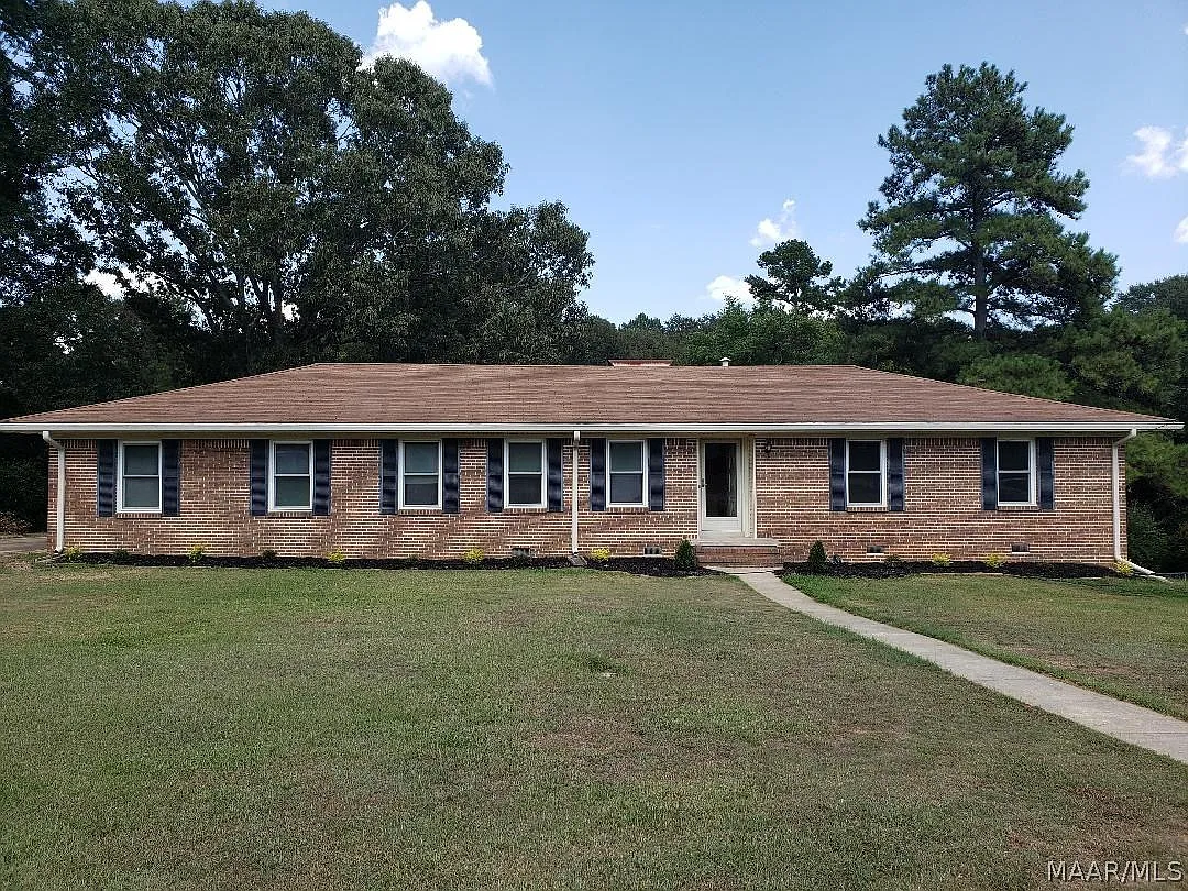 3 bed, 2.0 bath, 1558 sqft, $1,600 — Photo 1