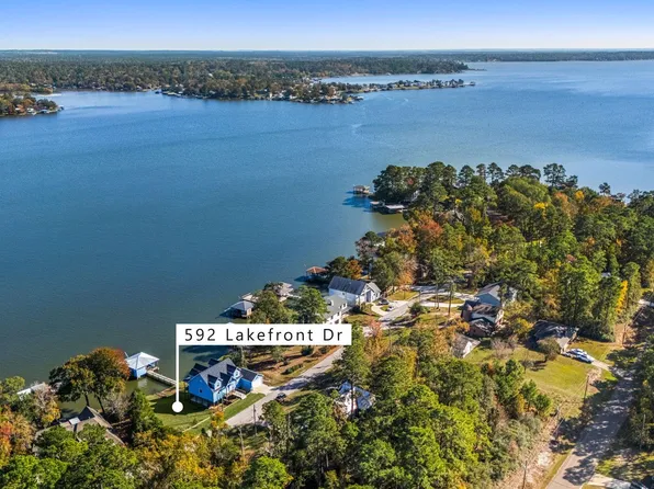592 Lakefront Dr, Onalaska, TX 77360