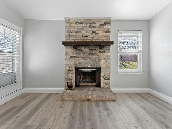 3rd image of 2202 Spicewood Dr