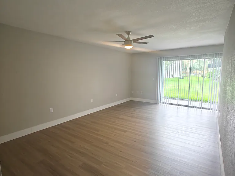 4405 S Semoran Blvd #7 — Photo 11