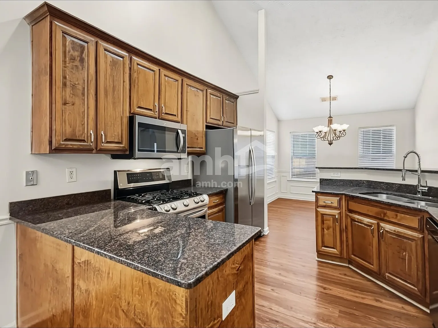 4 bed, 2.0 bath, 2053 sqft, $2,280 — Photo 3