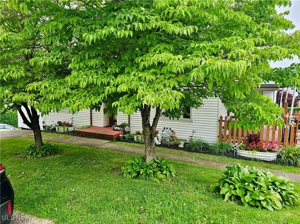 102 S 22nd St, Weirton, WV 26062