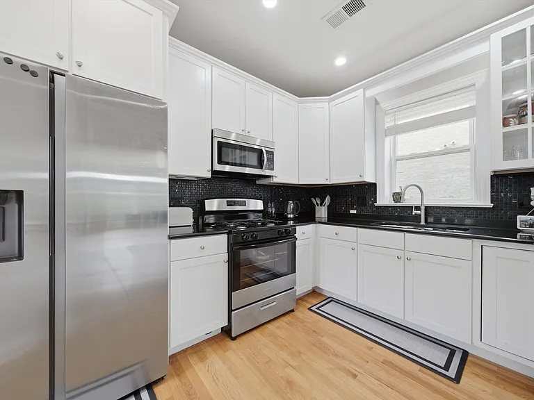5302 N Winthrop Ave #4 — Photo 11