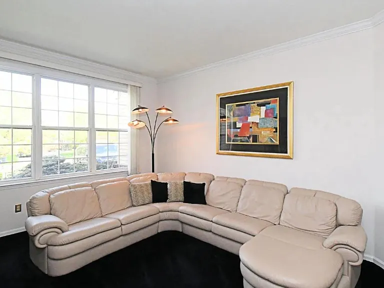 235 Pinecrest Ln — Photo 3