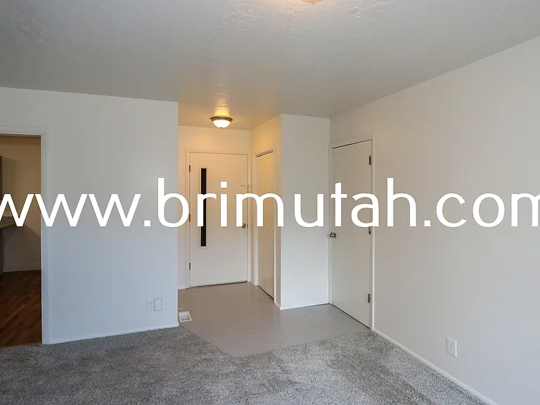 3669 S 2245 E — Photo 4