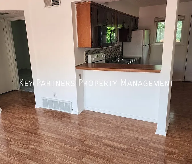 128 Warner Ave #3 — Photo 4