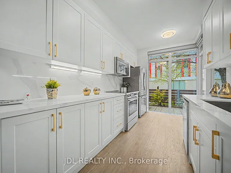 31 Brunel Ct #Townhouse 8 — Photo 7