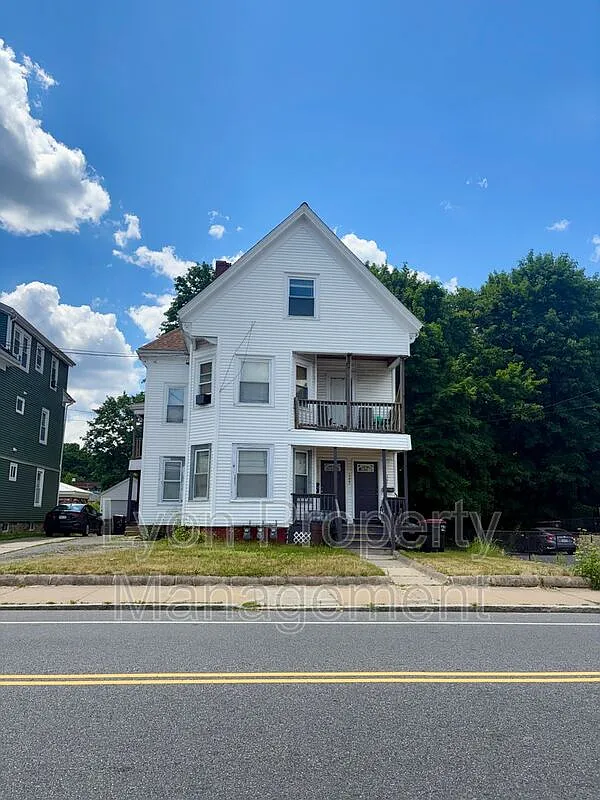 2 bed, 1.0 bath, 1300 sqft, $2,050 — Photo 1