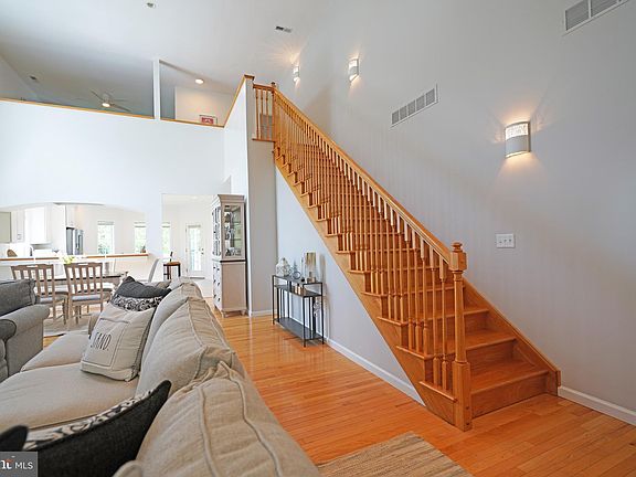 5th image of 105 Hornbill Ct