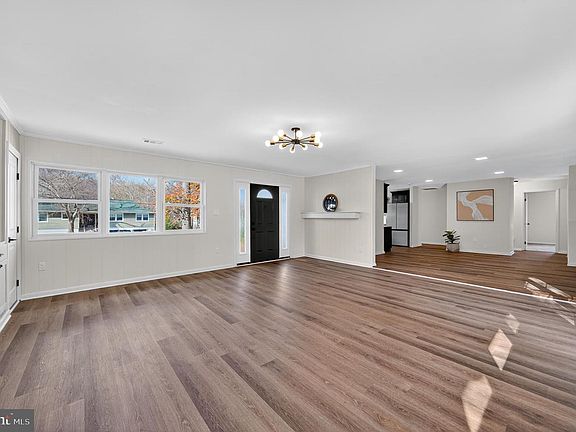 4th image of 8021 Holly Ave